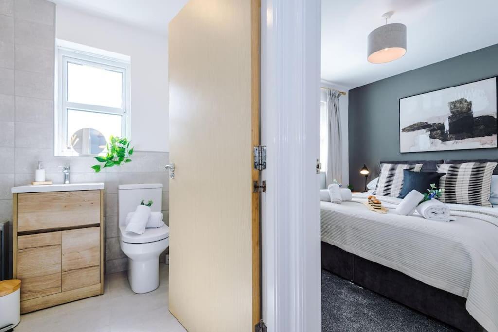 New! Stylish 1-Bed Flat In Crewe By 53 Degrees Property - Ideal For Business & Professionals - Sleeps 3! Екстериор снимка